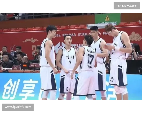 北京辽宁对决现新老交替，周琦内线统治力考验辽宁年轻阵容